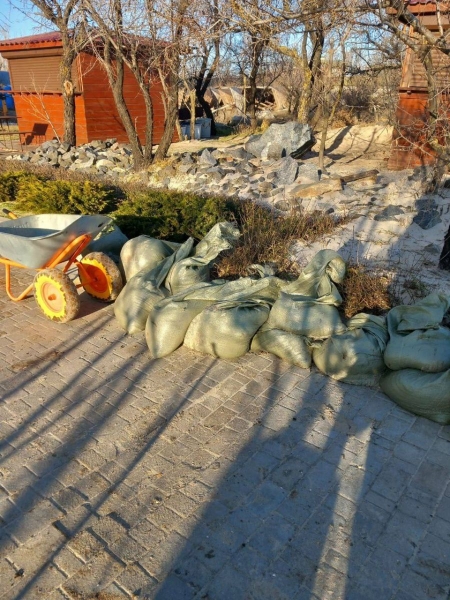 Мазутом із затонулих у Керченській протоці танкерів забруднене азовське узбережжя під Бердянськом (фото)