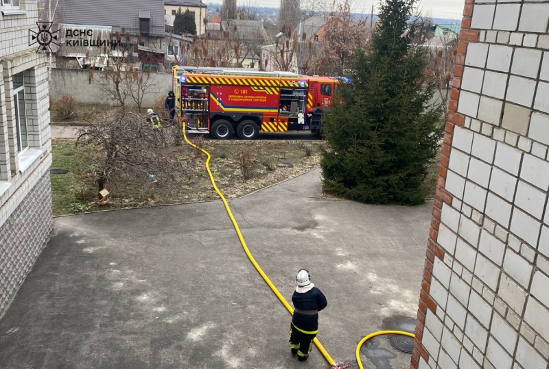 Під Києвом через павербанк мало не згоріла школа (фото)