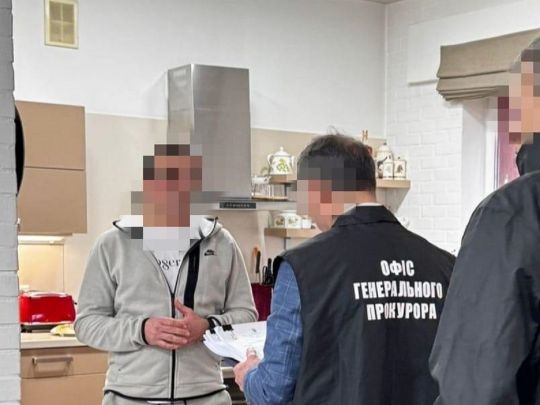 Під виглядом особистих водіїв нардеп вивіз за кордон близько 20 військовозобов'язаних — ДБР (фото)