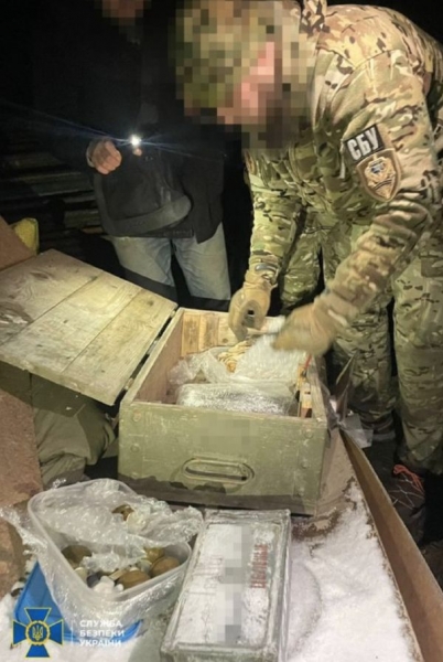 Продавали трофейне озброєння та боєприпаси: СБУ та Нацполіція затримали 15 ділків
