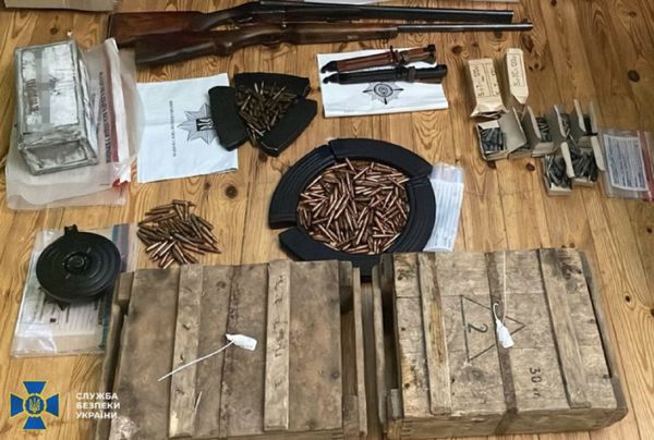 Продавали трофейне озброєння та боєприпаси: СБУ та Нацполіція затримали 15 ділків