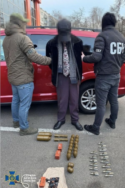 Продавали трофейне озброєння та боєприпаси: СБУ та Нацполіція затримали 15 ділків