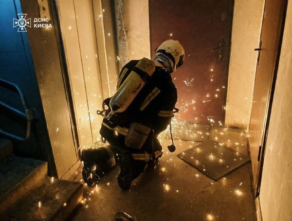 У Києві під час пожежі у квартирі загинуло дві людини