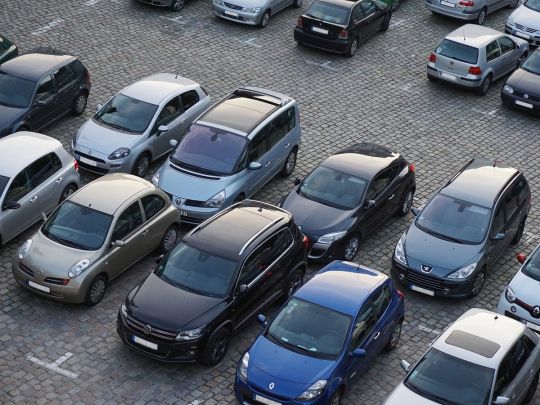 В Україні змінили правила зняття автомобілів з обліку та пересилання водійських документів: що важливо знати