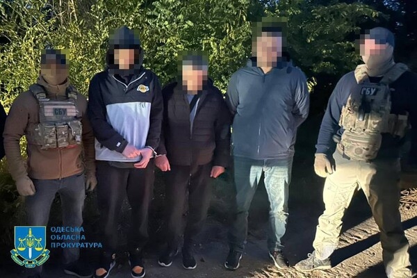 Правоохранитель из Одессы "помогал" мужчинам бежать за границу