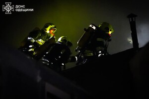 Ночной пожар на предприятии в Одессе: пламя тушили около 40 пожарных