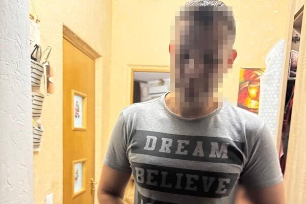 Правоохранитель из Одессы "помогал" мужчинам бежать за границу