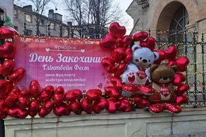 Ярмарка в Кирхе и спектакль "Двое на качелях": куда пойти в Одессе на День влюбленных и в эти выходные