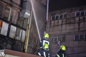 В Одессе горели девятиэтажка и склад: среди спасенных маленький ребенок