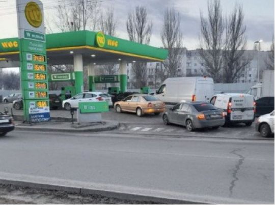 Ціни скоро підуть вниз: коли в Україні здешевшає пальне