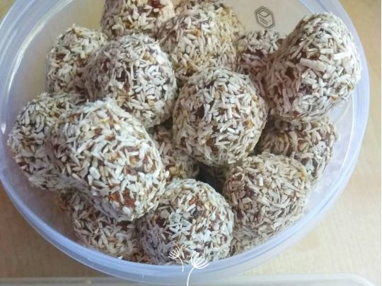 Цукерки із сухофруктів та меду: ідеальний десерт до ранкової кави