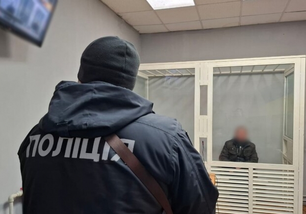 Сорвал флаг со флагштока: в Одесской области мужчина надругался над могилой военного