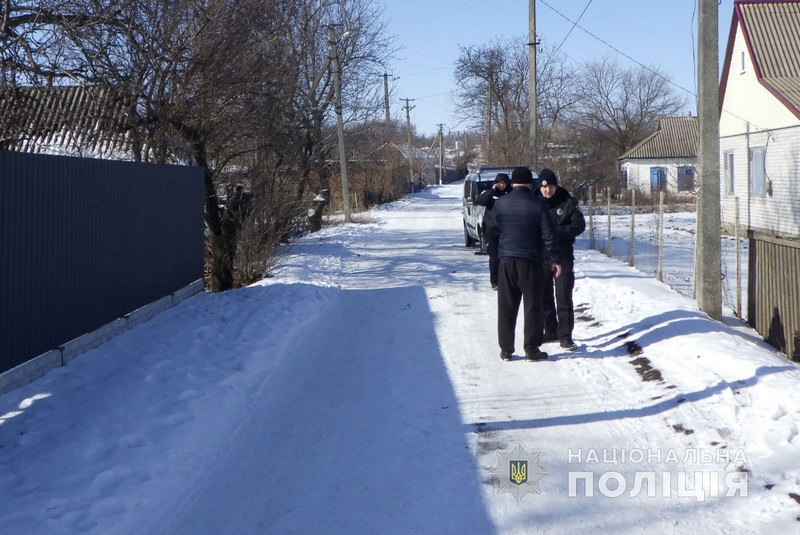 На Полтавщині поховали дворічну дівчинку: підозрюваний у вбивсті дитини провину визнав, але мотивів пояснити не зміг