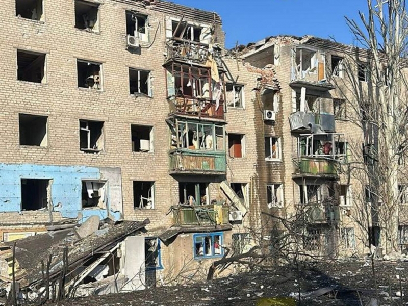 Окупанти вдарили авіабомбами по Костянтинівці: пошкоджено десятки будинків, є жертви (фото, відео)
