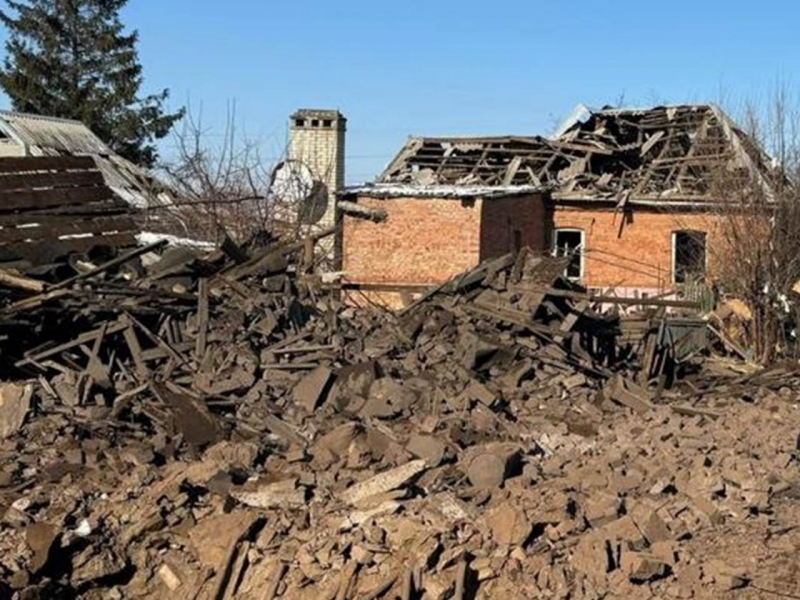 Окупанти вдарили авіабомбами по Костянтинівці: пошкоджено десятки будинків, є жертви (фото, відео)