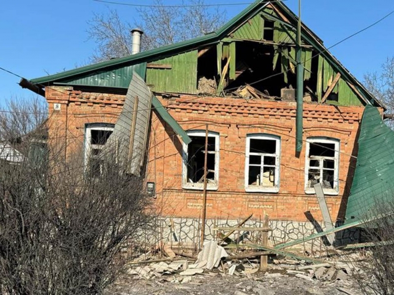 Окупанти вдарили авіабомбами по Костянтинівці: пошкоджено десятки будинків, є жертви (фото, відео)