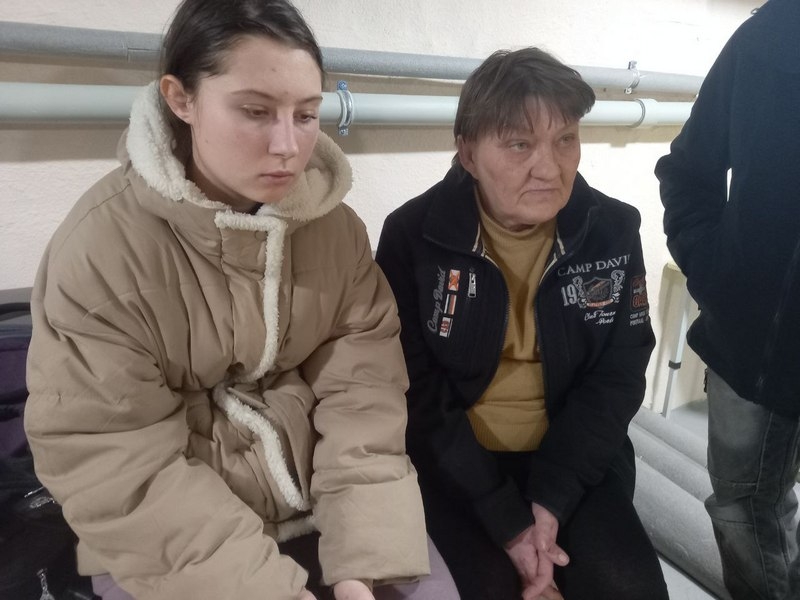 Тієї миті хлопець був у туалеті, а диван, з якого щойно встав, привалило плитами: родина дивом вижила під час ракетного удару по Полтаві