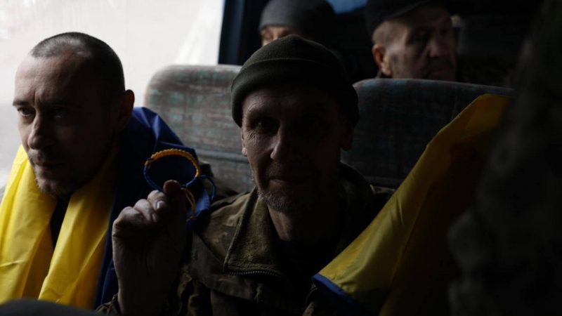 В Україну повернулися ще 150 полонених українців (фото)
