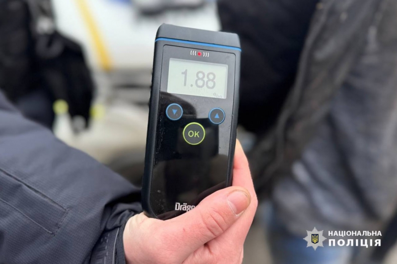 Зухвалий та п'яний: у Черкасах поліція ганялася за викрадачем, який викрав автомобіль із дитиною в салоні (фото, відео)