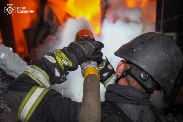 Пожар, разрушение домов и повреждение энергообъектов: последствия вечерней атаки БпЛА в Одессу (обновлено)