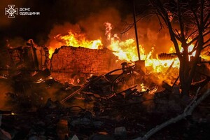 Пожар, повреждения домов и пострадавший: последствия ночного обстрела Одесской области (обновлено)