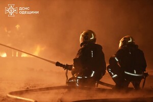 Горят детские игрушки и резервуар с горючим: последствия дронового удара по Одессе