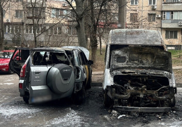 В Одессе безработный под заказ поджег автомобиль в жилом квартале