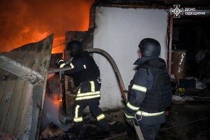 Пожар, повреждения домов и пострадавший: последствия ночного обстрела Одесской области (обновлено)