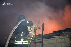 Пожар, повреждения домов и пострадавший: последствия ночного обстрела Одесской области (обновлено)