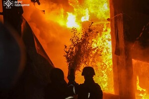 Пожар, разрушение домов и повреждение энергообъектов: последствия вечерней атаки БпЛА в Одессу (обновлено)