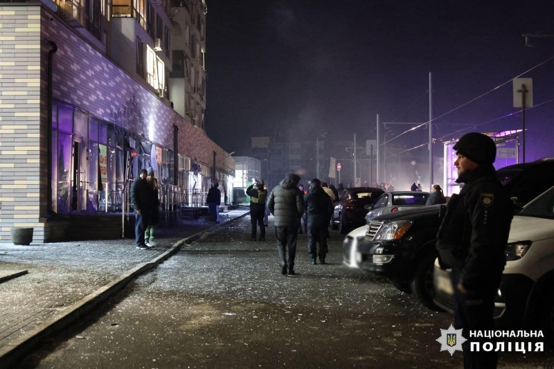 Дроном — по лікарні: вночі ворожі безпілотники масовано атакували центр Харкова (фото, відео)