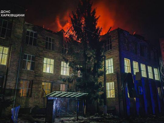 Дроном — по лікарні: вночі ворожі безпілотники масовано атакували центр Харкова (фото, відео)