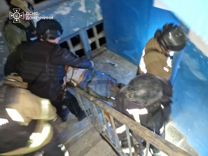 Двадцять годин під завалами: у Костянтинівці дивом врятували постраждалу від ворожого обстрілу (фото, відео)