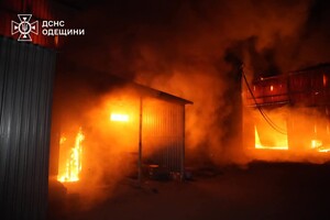 Горят детские игрушки и резервуар с горючим: последствия дронового удара по Одессе