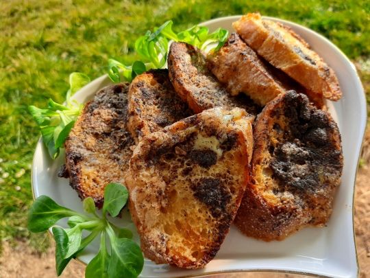 Хрумкі грінки з маком і корицею: полюбите з першого разу