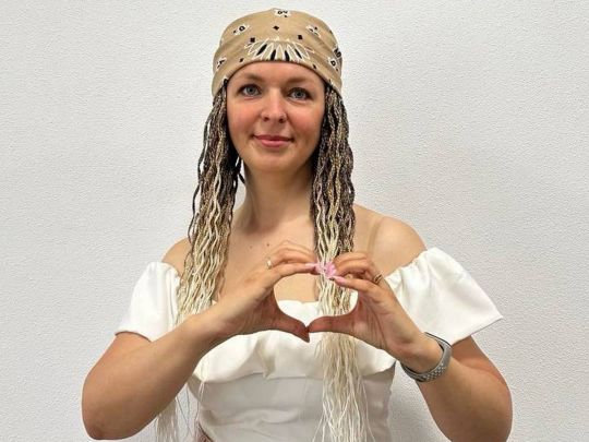 «Кожна варта бути красивою»: черкащанка плете коси для жінок, які через хворобу втратили волосся
