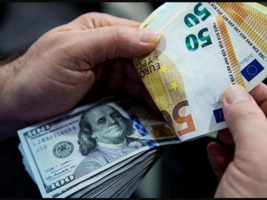 Курс долара падає: чи варто українцям зберігати заощадження в євровалюті
