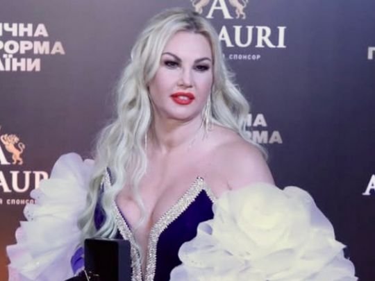 «Мій велетень»: Камалія вперше показала свого охоронця (фото)