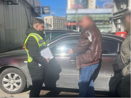 Продавали «білі квитки» за 20−25 тисяч доларів: у Києві ліквідували чергові «схеми» для ухилянтів