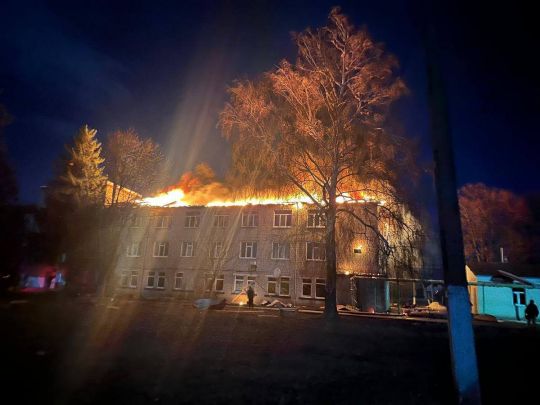 росія вдарила «шахедами» по Харкову, а в російському Туапсе горить нафтобаза (фото, відео)