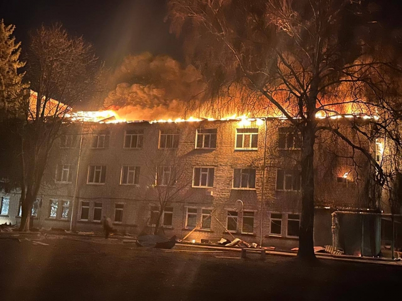 росія вдарила «шахедами» по Харкову, а в російському Туапсе горить нафтобаза (фото, відео)
