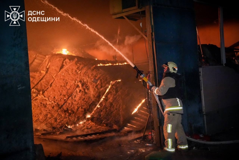 Росіяни вдарили по Добропіллю: більше десяти людей загинуло, багато поранених (фото, відео)
