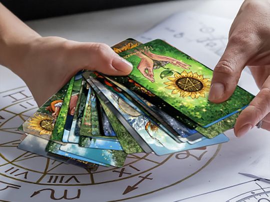 Скорпіонам — «Колісниця» та обережність, Рибам — «Дев'ятка Кубків» та зміни: Таро-прогноз на вівторок, 18 березня