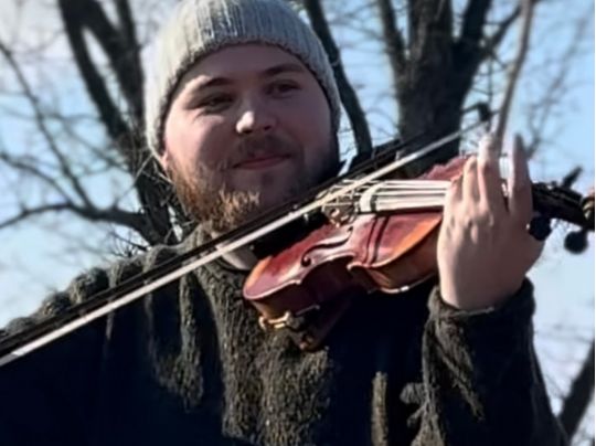 Так: відомий музикант та військовий освідчився прямо на сцені