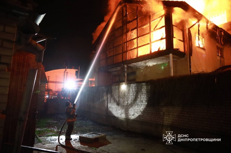 У Дніпрі масштабні руйнування після вечірньої атаки ворога, є загиблі (фото, відео)