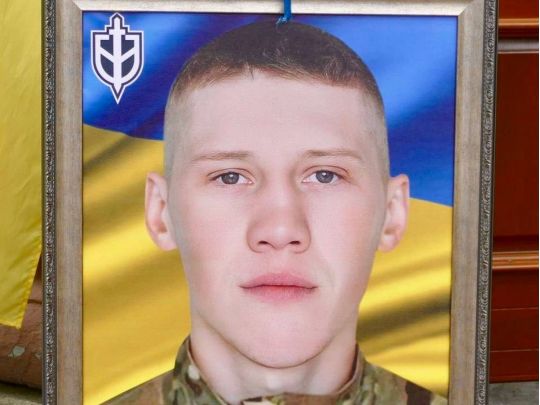 Виконали його останню волю: бійця, який поліг в бою на Харківщині, поховали біля братів-героїв