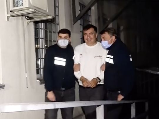 Визнали винним у розтраті коштів: експрезидента Грузії Саакашвілі засудили до 9 років в’язниці