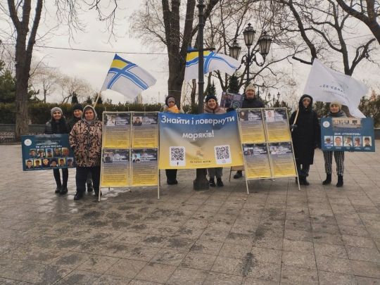 Є надія, що вони у полоні: рідні військових моряків, які безвісти зникли у березні 2022 року після влучання російської ракети у катер