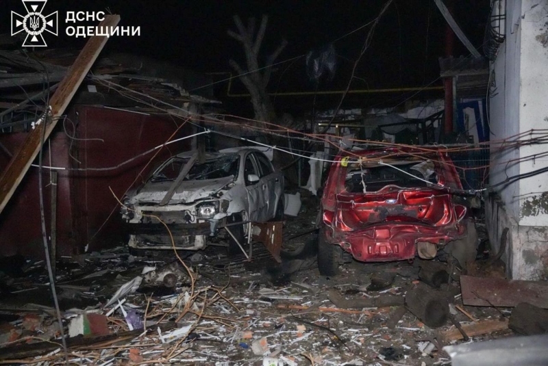 Загарбники вночі обстріляли мирні міста, а російські промислові об’єкти атакували невідомі дрони (фото, відео)