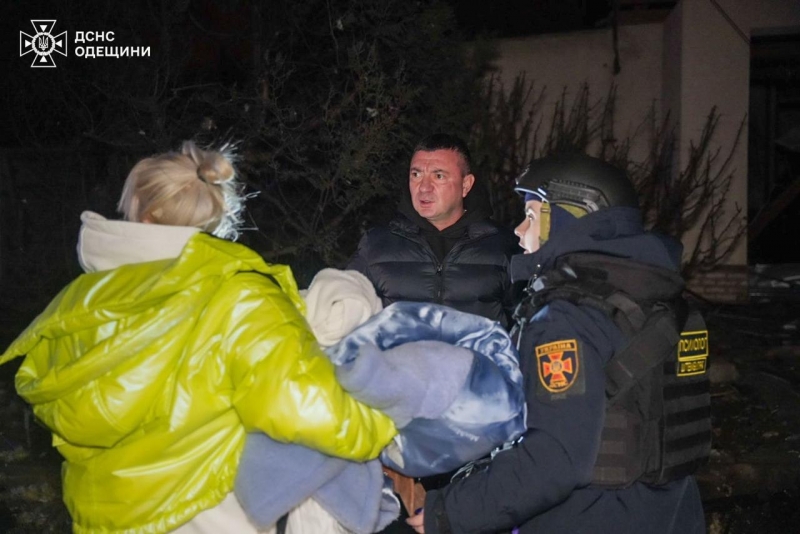 Загарбники вночі обстріляли мирні міста, а російські промислові об’єкти атакували невідомі дрони (фото, відео)